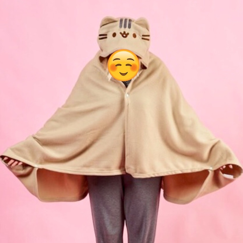 Pusheen box exclusive hooded fleece blanket